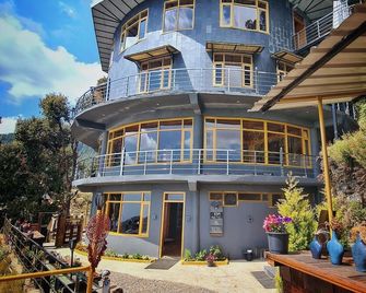 Edm Hostel - Kāngra - Building