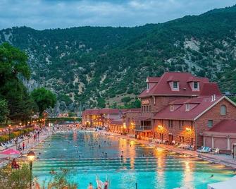 Cleaned & Sanitized! Beautiful River Views! - Glenwood Springs - Pool