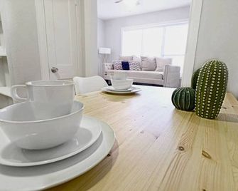 Global Cup Trendy Flat, Lower-Greenville Ave Area - دالاس - غرفة طعام