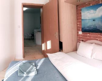Sirma's Unique Artsy Modern Quiet 1-Bdrm in the Heart of Skopje - Skopje - Schlafzimmer