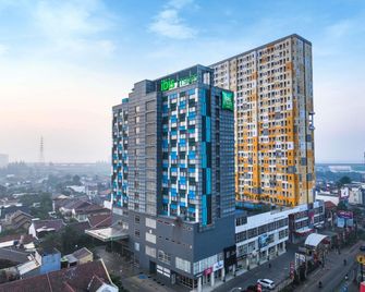 ibis Styles Bekasi Jatibening - Bekasi - Будівля