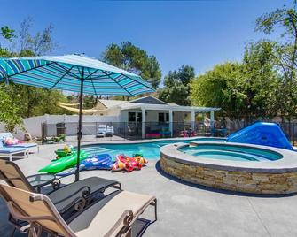 Kids Paradise Cribs/Pool/Spa/Playset/Toys/Bbq - Poway - Pool