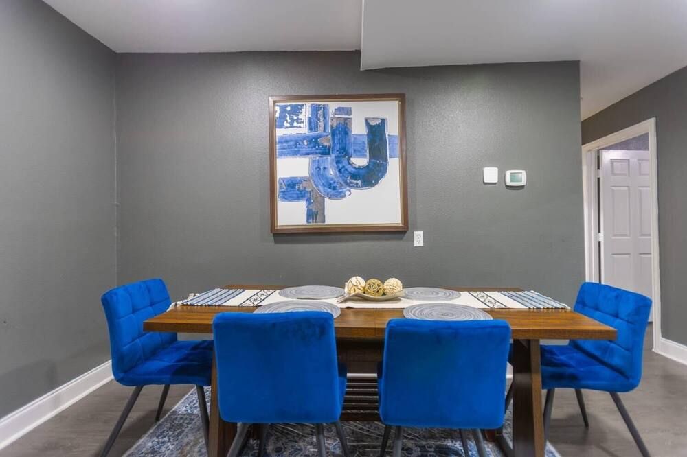 Remodeled 4-bedroom house near downtown Dallas with WiFi, AC - דאלאס - חדר אוכל