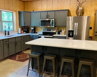 Drake Ln Hunting Club - Stuttgart - Kitchen