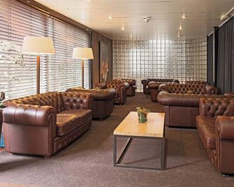 Modern Room with Garden Access and Free Parking in Vlijmen, Near Nature Trails - Vlijmen - Lounge