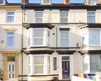Flat 2 - Bridlington - Building