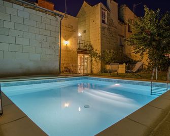 Nice house with pool in the heart of the village - Fontevraud-l'Abbaye - Pool
