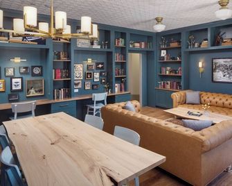 Cozy Rooms & Modern Amenities inside UMaine - Orono Campus! Parking - Orono - Lounge