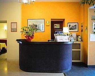 Logis de la Barque - Vivoin - Front desk