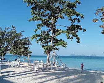 Mayalay Resort-Green Hotel - Ko Lanta - Beach