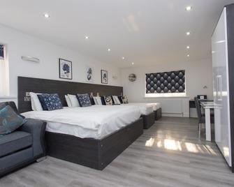 Legoland Heathrow Windsor Apartment Hotel - Slough - Yatak Odası