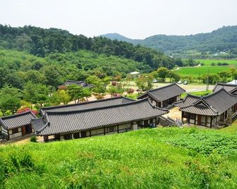Seocheon Munmun Traditional Hotel - Seocheon - Outdoor view