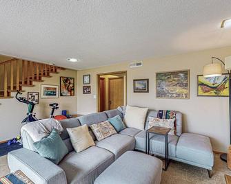 Columbia Vista - Richland - Living room