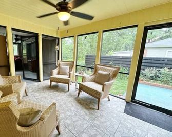 Sunny Bird Sanctuary; 3 King Bds; Bike Dwntwn; Ev - Macon - Living room