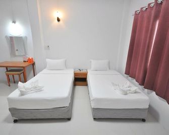 Tokyo Hotel - Lopburi - Schlafzimmer