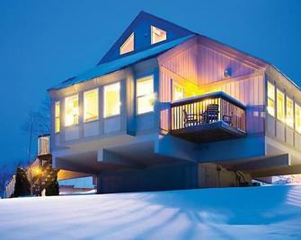 Spacious 2 Bedroom Deluxe Timber Suites at Christmas Mountain - Wisconsin Dells - Byggnad