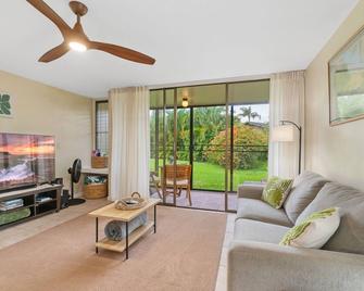 Honu Hideaway ~ Gold Coast Comfort - Kahuku - Living room