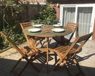Bright & fresh, 3 storey market town house, Newent - Newent - Patio