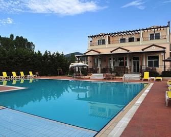Thinalos Hotel - Acharavi - Piscine
