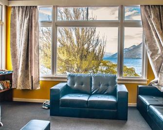 Lakeside Backpackers - קווינסטאון - סלון