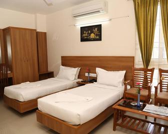 Hotel SPR Inn - Coimbatore - Bedroom