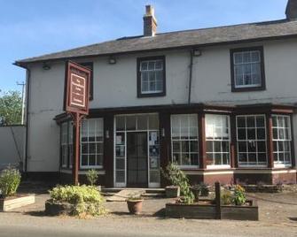 The Penruddocke Arms Dinton - סולסברי - בניין