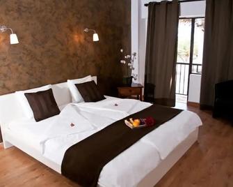 Seven Hostal & Spa - Cala Millor - Schlafzimmer