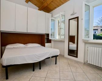 Numana, delizioso cielo-terra a 150mt dal mare - N099 - Numana - Camera da letto