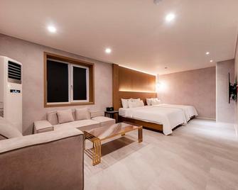 Hotel bom (Korea Quality) - Gunsan - Bedroom