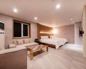 Hotel Bom Gunsan - Gunsan - Ložnice