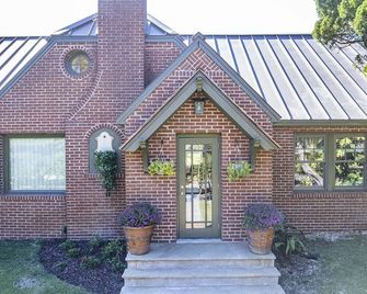 Island Waterfront Estate, Sunsets, boat basin, Close Beaches, Sleeps12, dogs OK - Wanchese - Building