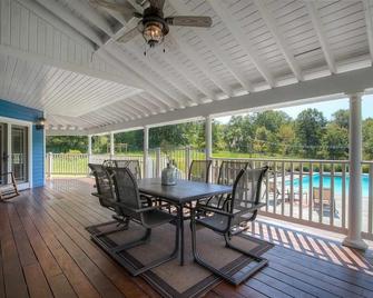 Experience the Charm of a Cozy Hudson Valley Vacation Retreat - Gardiner - Patio