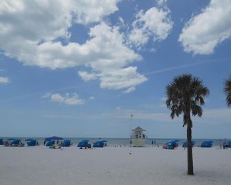 Express Inn And Suites - Pinellas Park - Пляж