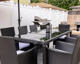 Charming 4-bedroom House with WiFi, AC in beautiful San Gabriel - San Gabriel - Patio