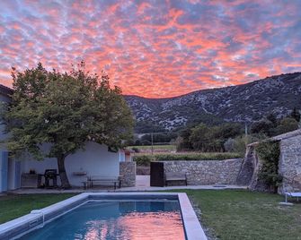 Luxury Provencal Farmhouse with aircon, Pool, WiFI - Vaison/Malaucene area. - Malaucène - Pool