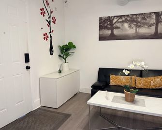 Modern Room In Shared Apartment Near Nyc - Englewood