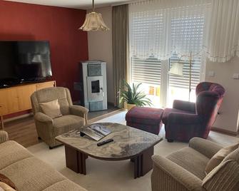 Apartment 100m2 With A View In Vellmar For 4 Guests - Vellmar - Wohnzimmer