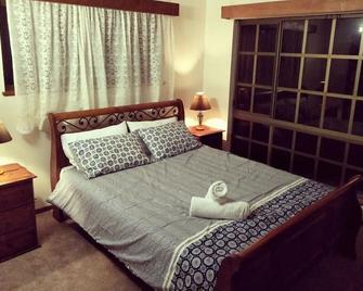 XL 6 bed Tableland Treat Spacious & Convenient - 애서튼 - 침실