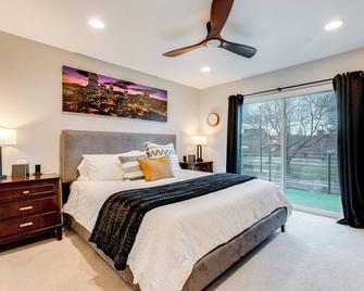 1 Mi to Dtwn Denver: Sleek Duplex w/ Rooftop Deck! - Denver - Bedroom