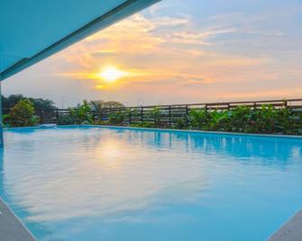 Swiss-Belhotel Serpong - South Tangerang City - Pool
