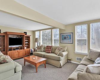 Monthly Summer Rental Home - Beach Passes Included! - Brick - Living room
