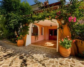 Residence Sos Alinos - Cala Liberotto - Building