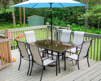 Petals Suite Patio Nature Trails Bancroft - Bancroft - Patio