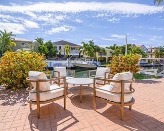 Haven House by Brightwild - Luxury Waterfront - Key West - Uteplats