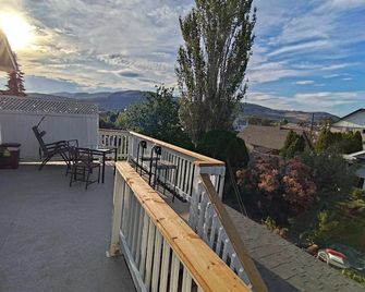 Cozy suite with private entrance, 5 minutes from downtown. - Vernon - Balcony