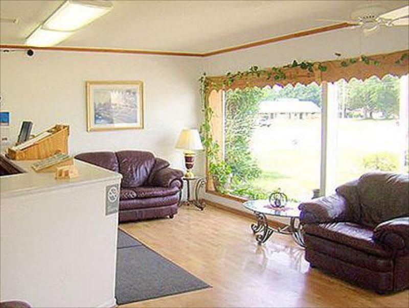 Crestview Inn - Crestview - Huiskamer