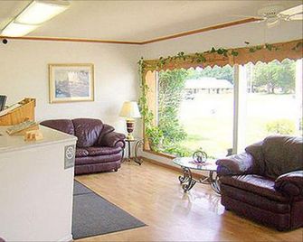 Crestview Inn - Crestview - Huiskamer