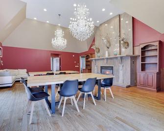 Majestic Secluded Castle With Breathtaking Views - Mt Pocono - Dining room