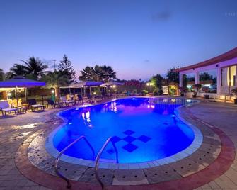 Beira Mar Beach Resort - Benaulim - Pool