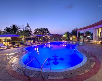 Beira Mar Beach Resort - בנאולים - בריכה